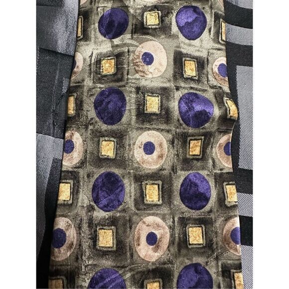 Irvine Park Olive/Blue/Creame Square & Circles detailing neck Tie‬ 100% Silk Gre - Picture 4 of 8